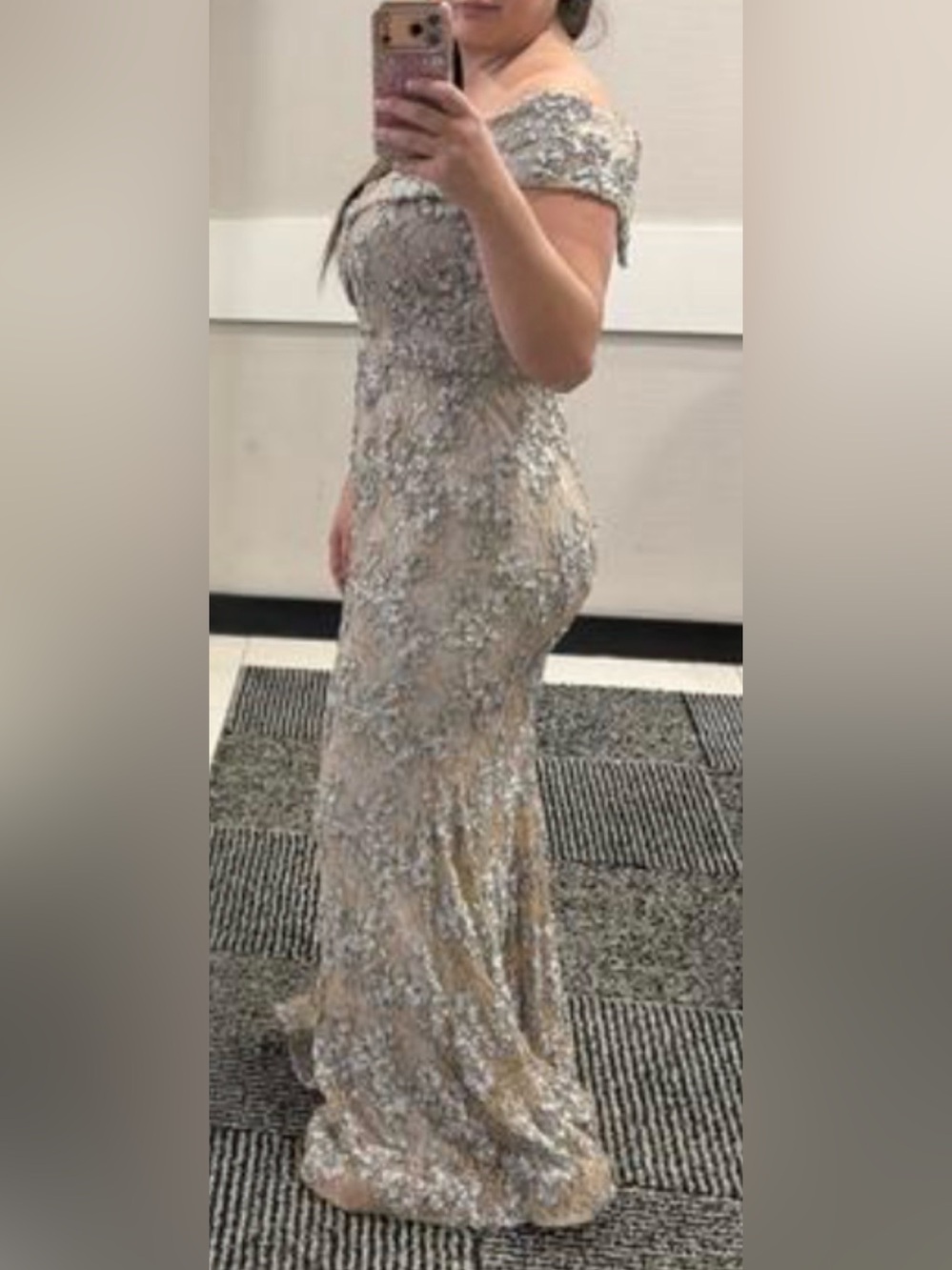 Xscape Off-Shoulder beige sage Lace Evening Gown size 4 MSRP 288$ BNWT
